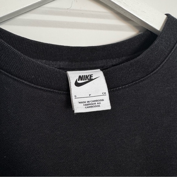 Nike Classic Black Crewneck Sweater Embroidered White Logo - Picture 2 of 10